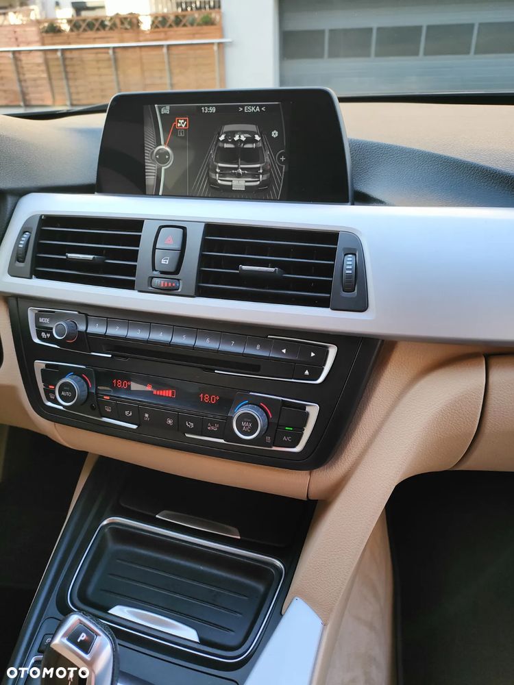 BMW Seria 3 320d Sport-Aut Sport Line - 39