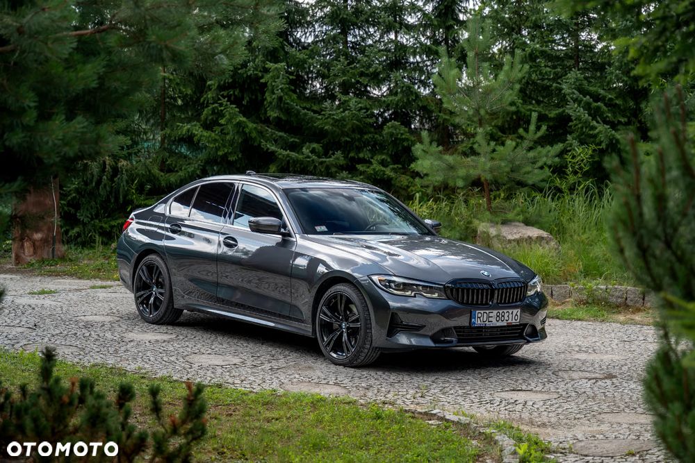 BMW Seria 3 330i xDrive Sport Line - 2