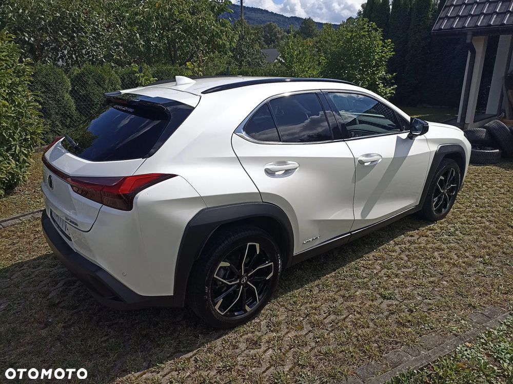 Lexus UX - 3