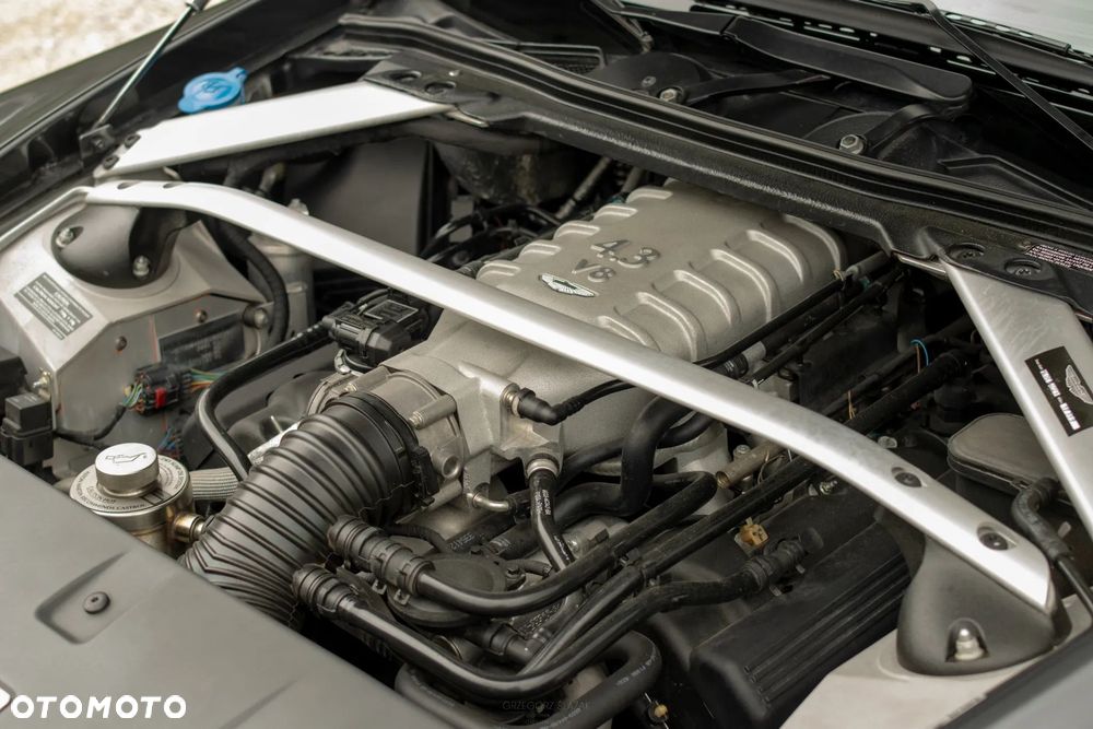 Aston Martin V8 Vantage - 6