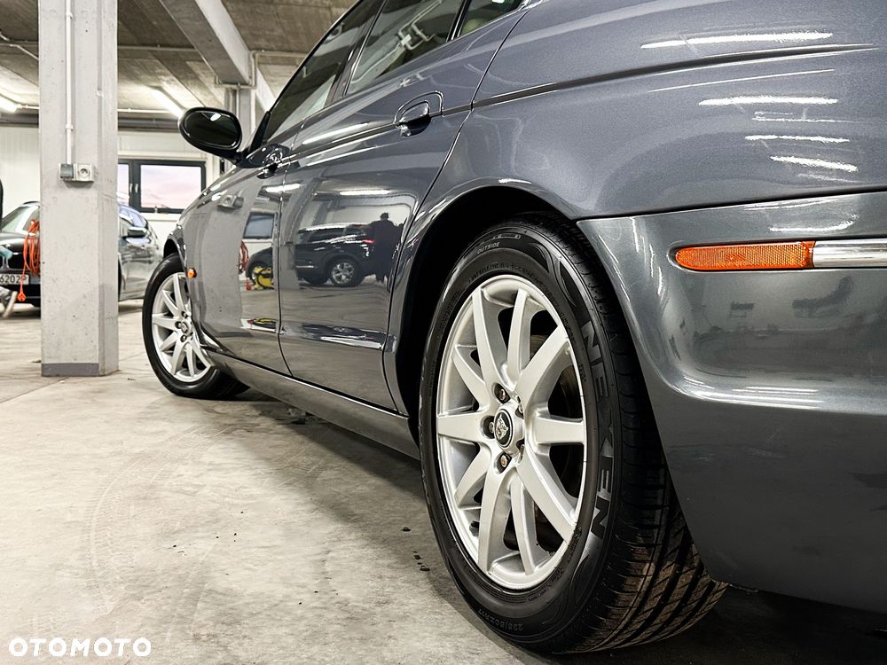 Jaguar S-Type 4.2 V8 - 11