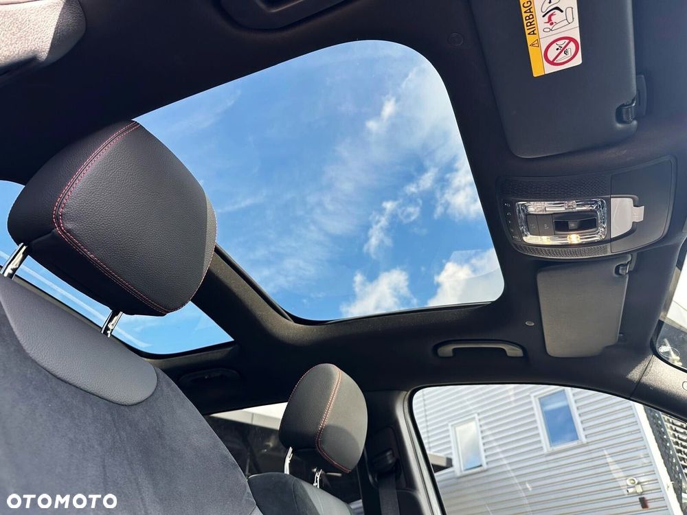 Mercedes-Benz GLB - 13