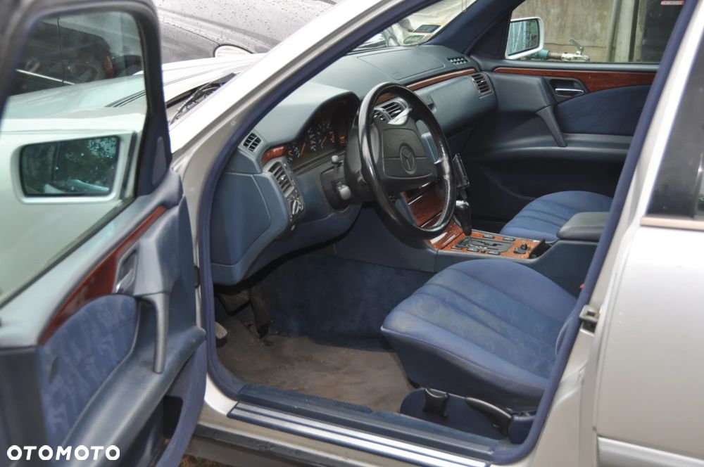 Mercedes-Benz Klasa E - 12