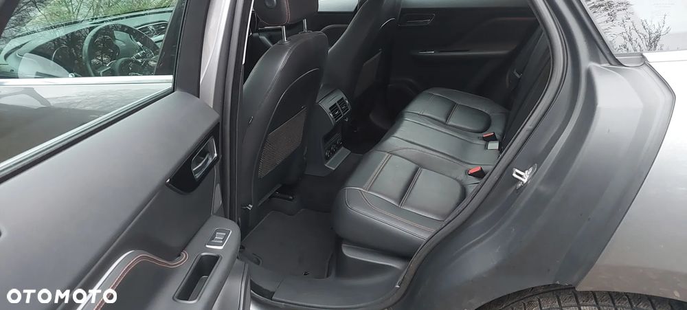 Jaguar F-Pace - 8