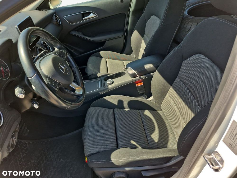 Mercedes-Benz GLA - 10