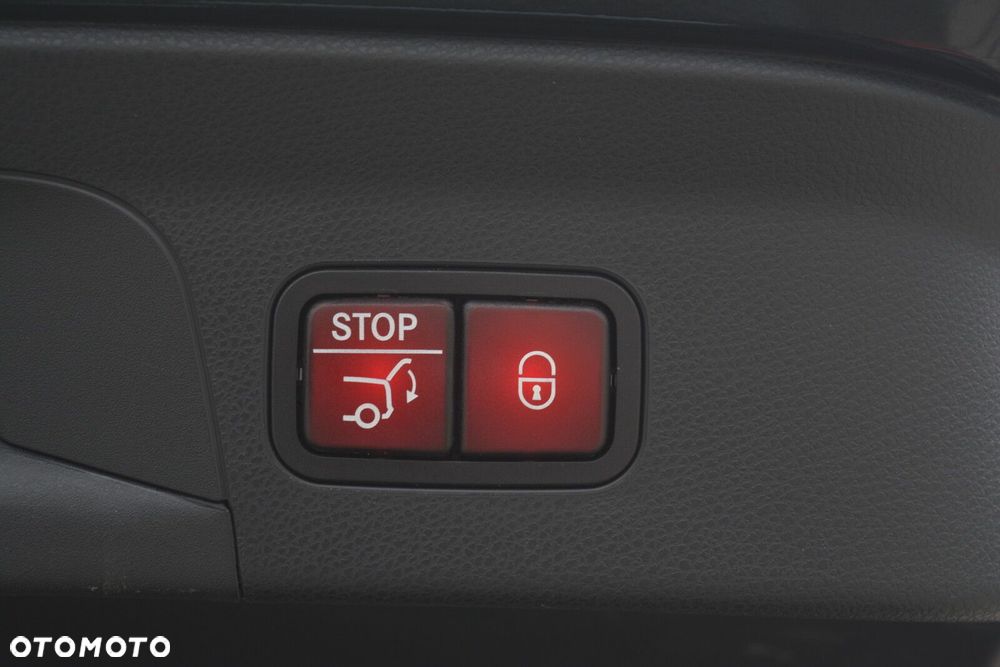 Mercedes-Benz GLC - 32