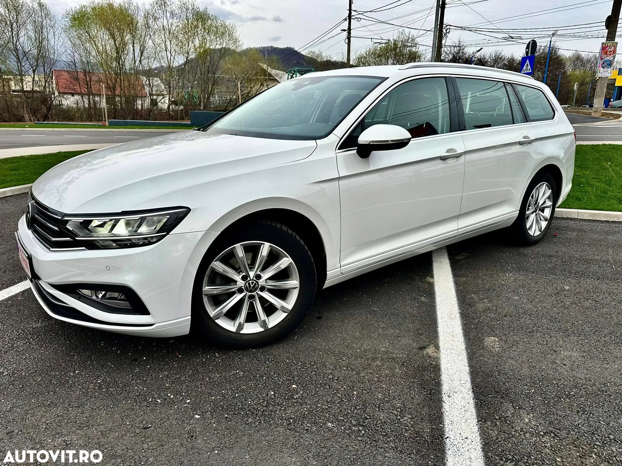 Volkswagen Passat Variant 2.0 TDI SCR DSG BlueMotion Highline - 8