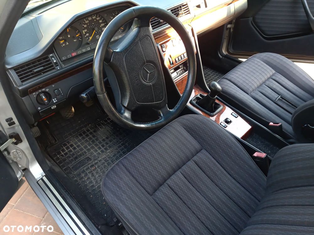 Mercedes-Benz W124 (1984-1993) - 17