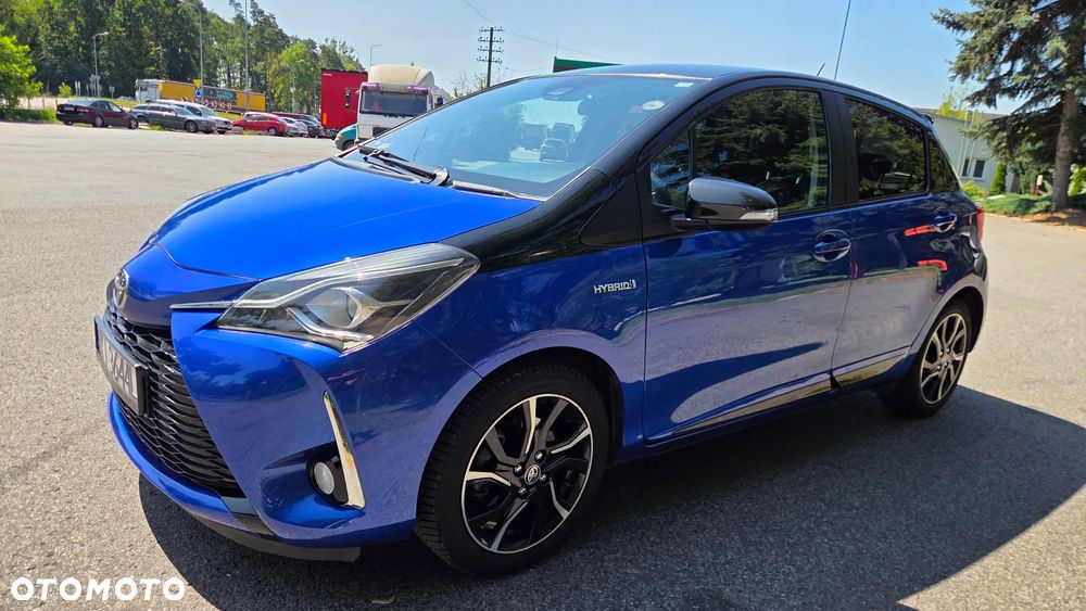 Toyota Yaris Hybrid 100 Selection - 1