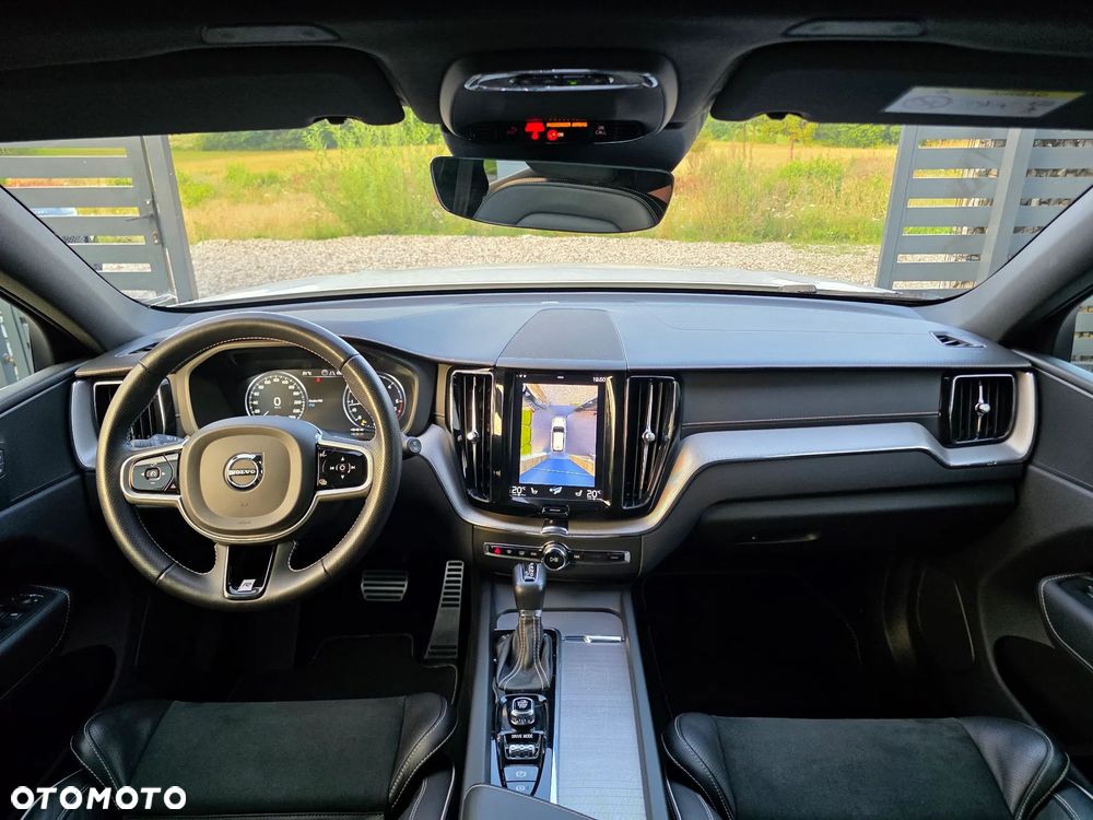 Volvo XC 60 B4 D AWD R-Design - 31