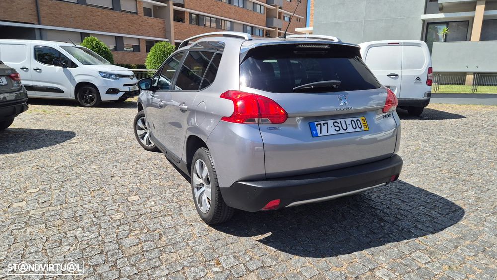 Peugeot 2008 1.2 PureTech Style - 4