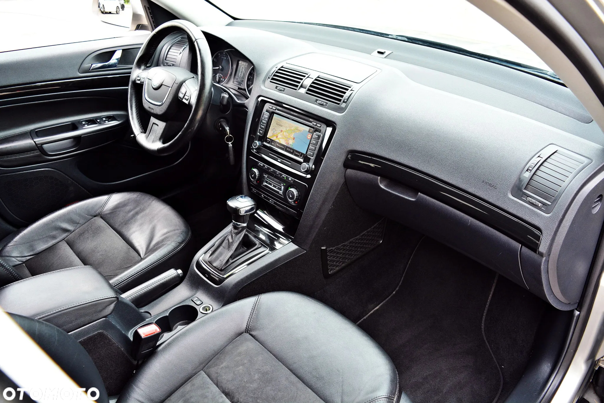 Skoda Octavia 1.8 TSI DSG Laurin & Klement - 8