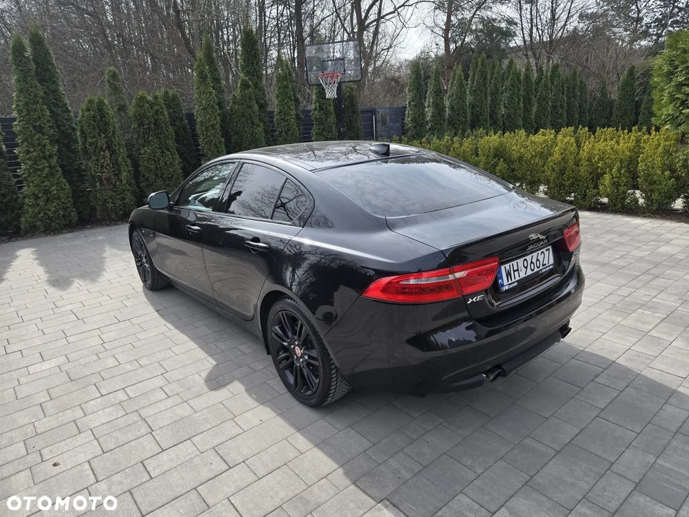 Jaguar XE P250 R-Dynamic Black - 3