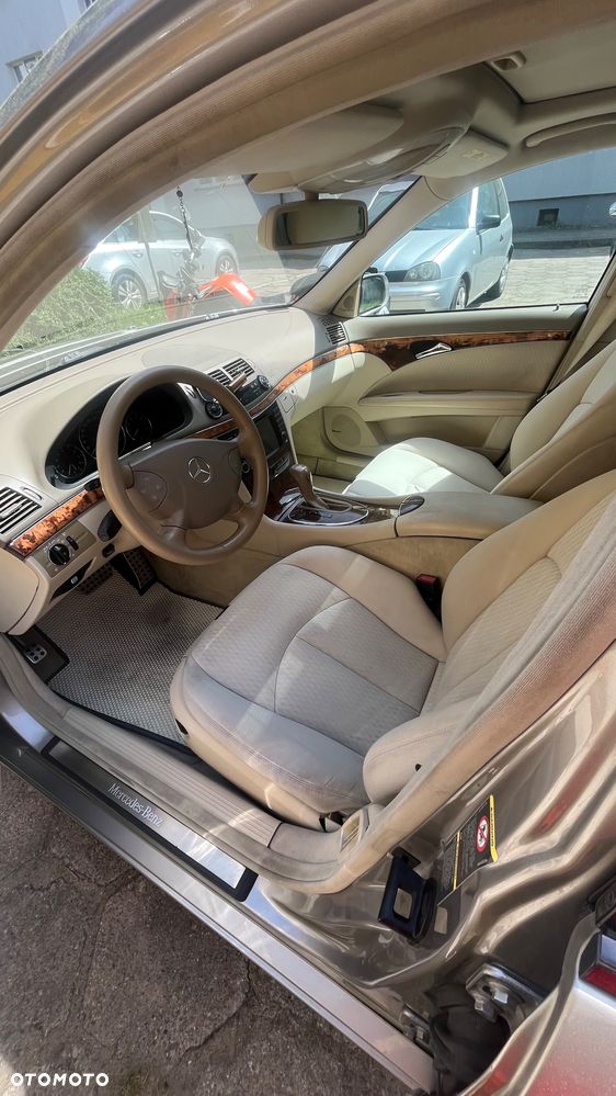 Mercedes-Benz Klasa E 320 4-Matic T Elegance - 17