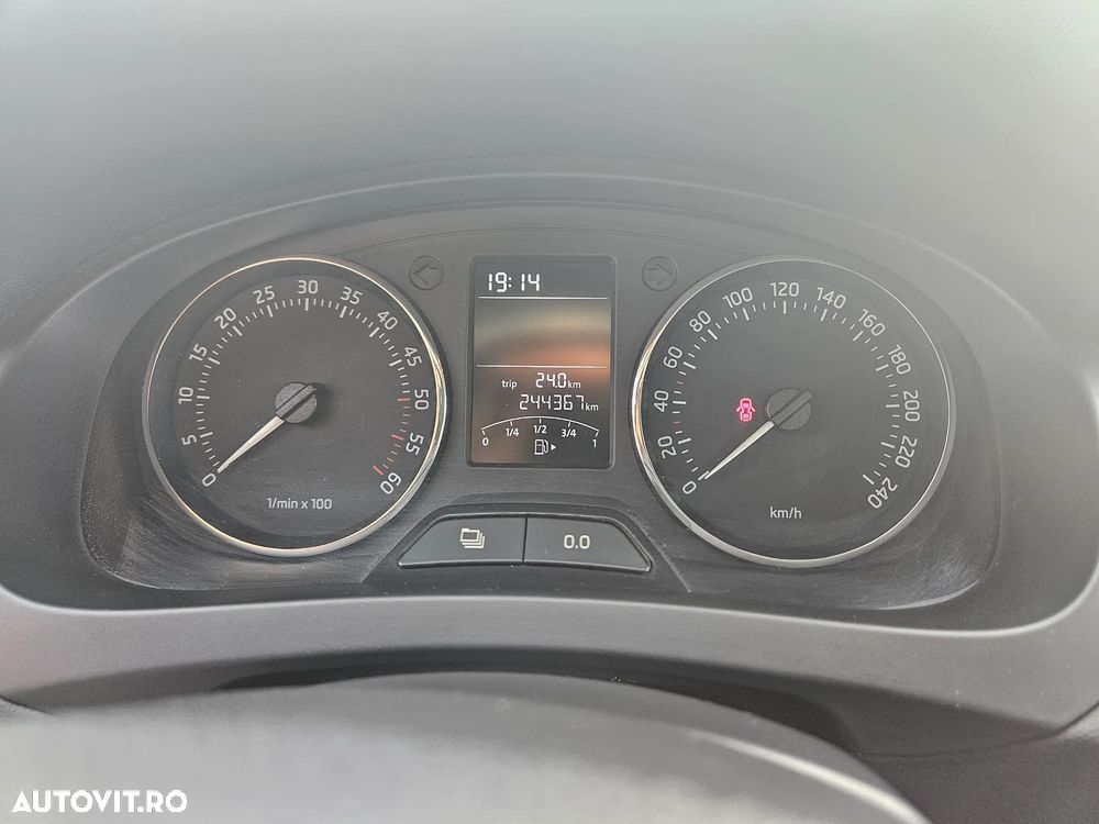 Skoda RAPID 1.6 TDI Ambition - 12
