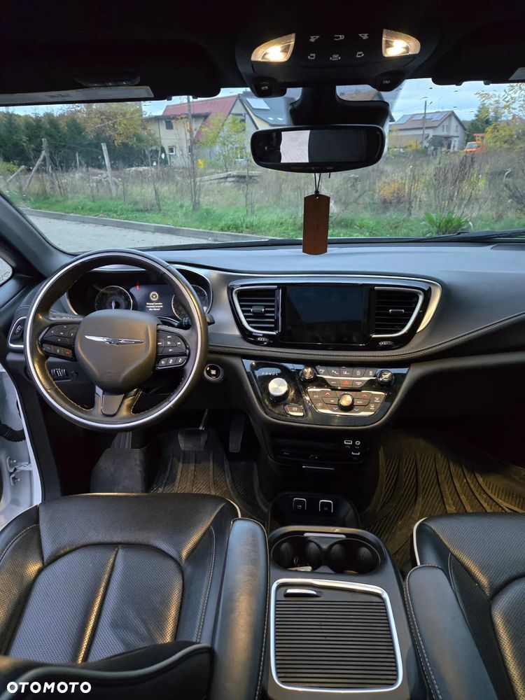 Chrysler Pacifica - 15