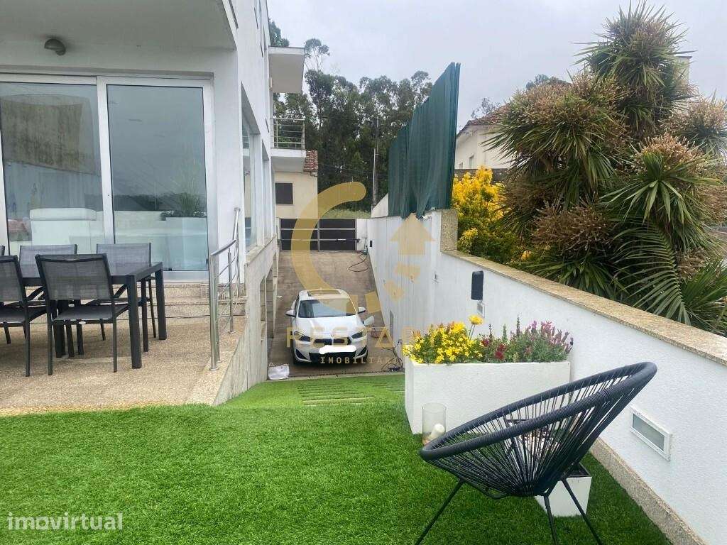 Moradia Bifamiliar T3 c/piscina em Vilar do Pinheiro - Grande imagem: 3/39