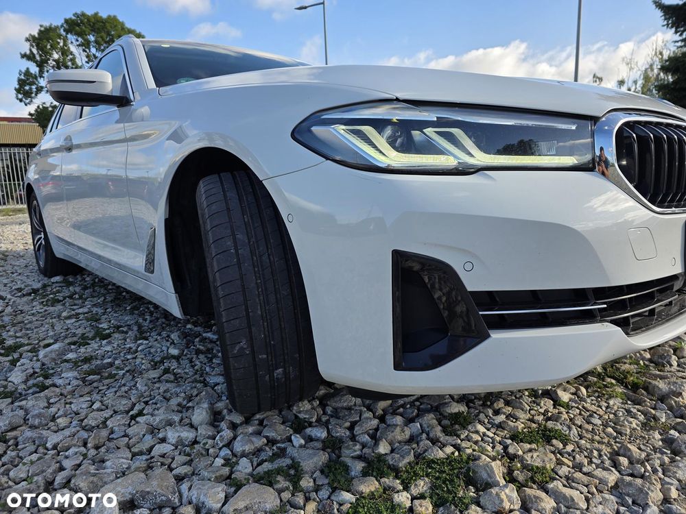 BMW Seria 5 520d xDrive mHEV - 28