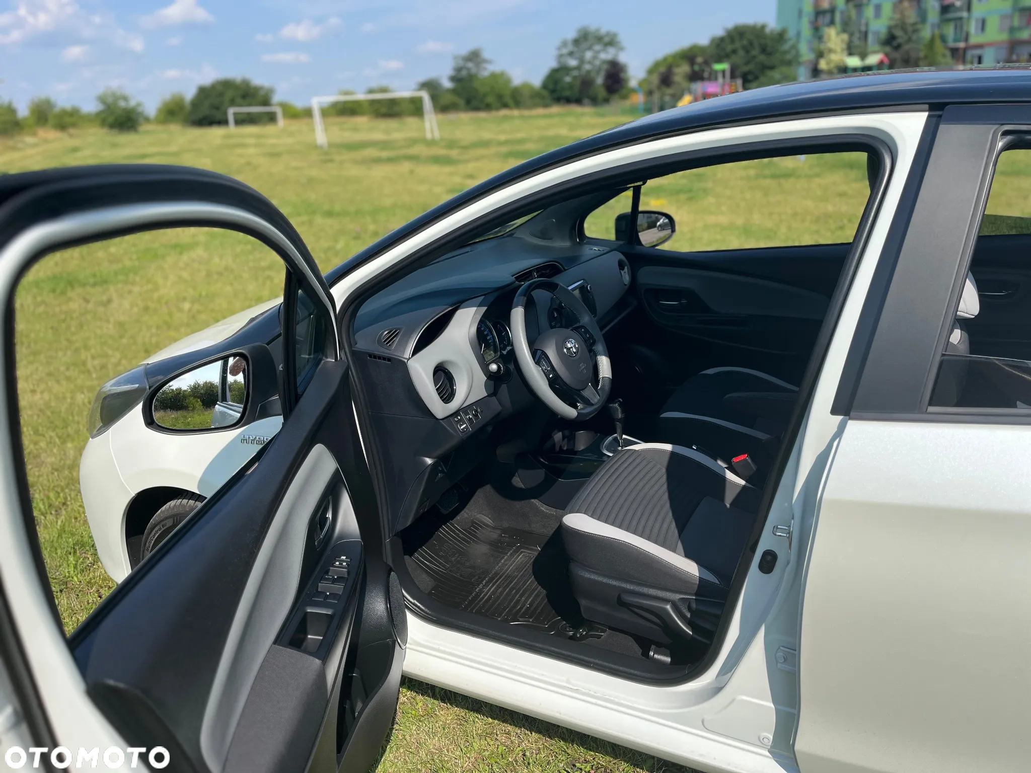 Toyota Yaris Hybrid 100 Selection Pure - 15