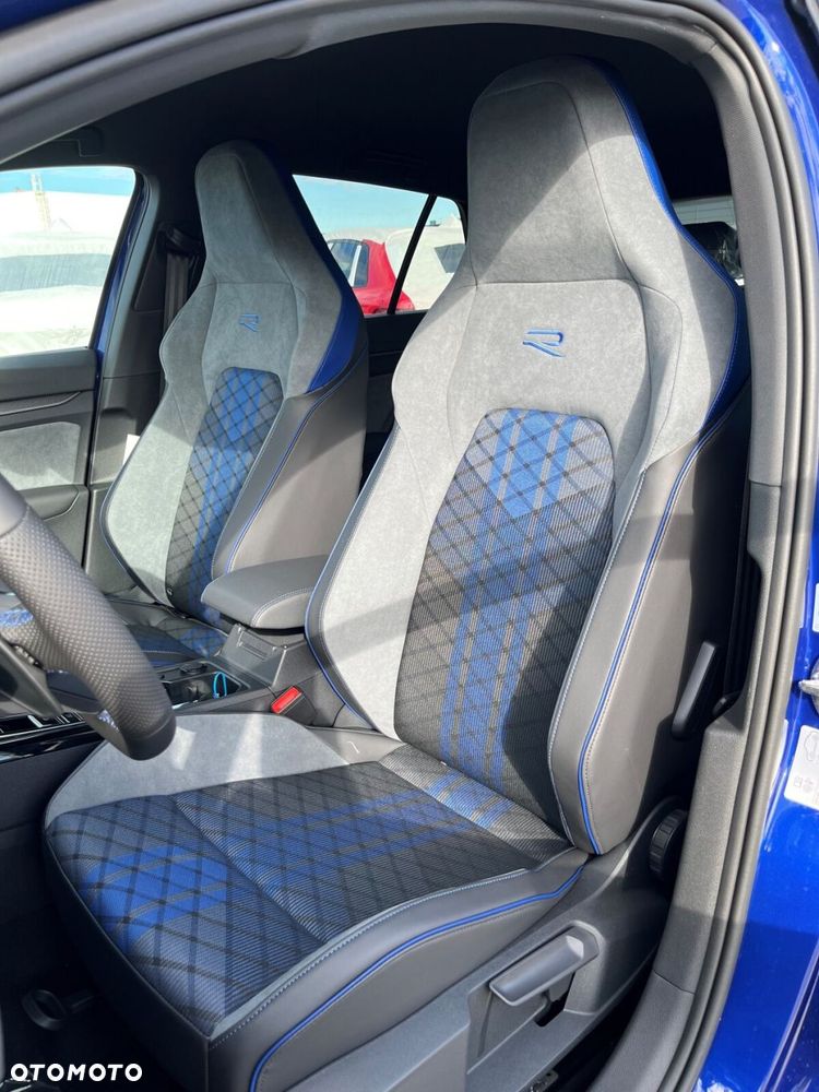 Volkswagen Golf - 8