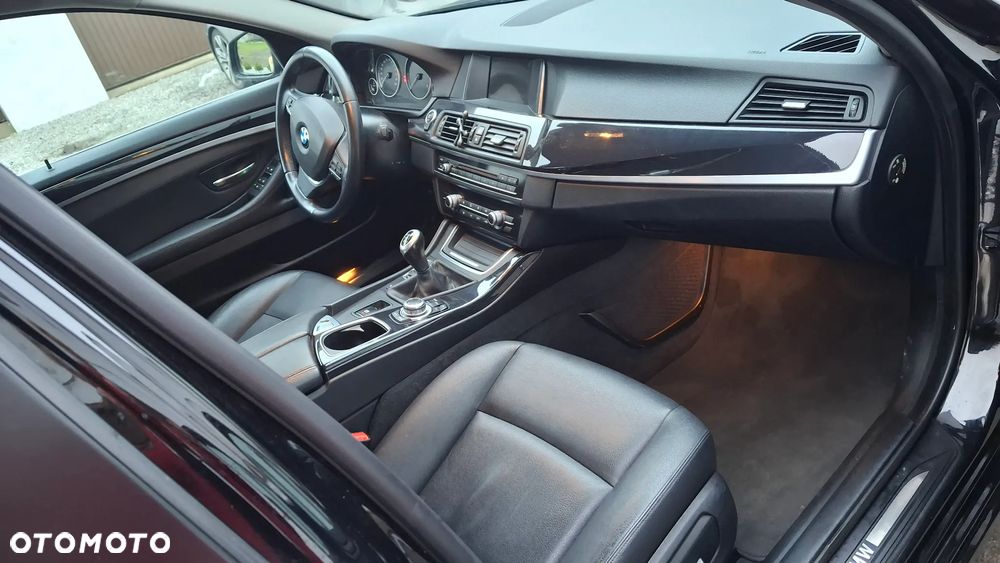 BMW Seria 5 518d - 15