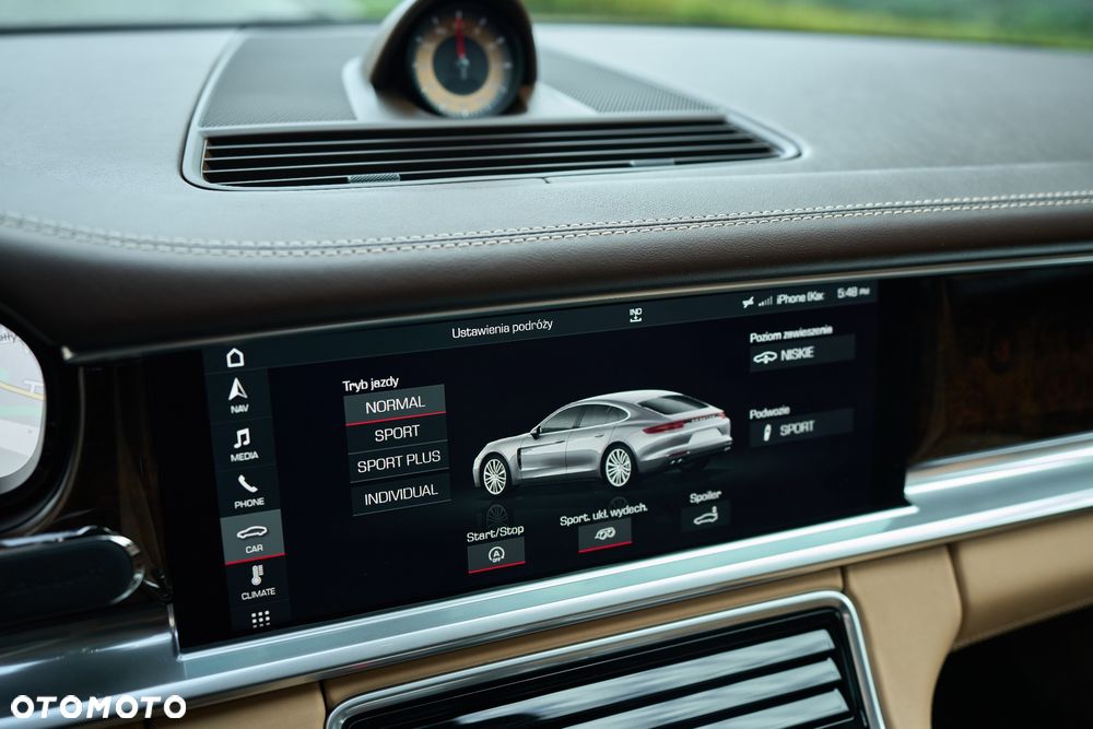 Porsche Panamera 4S - 25