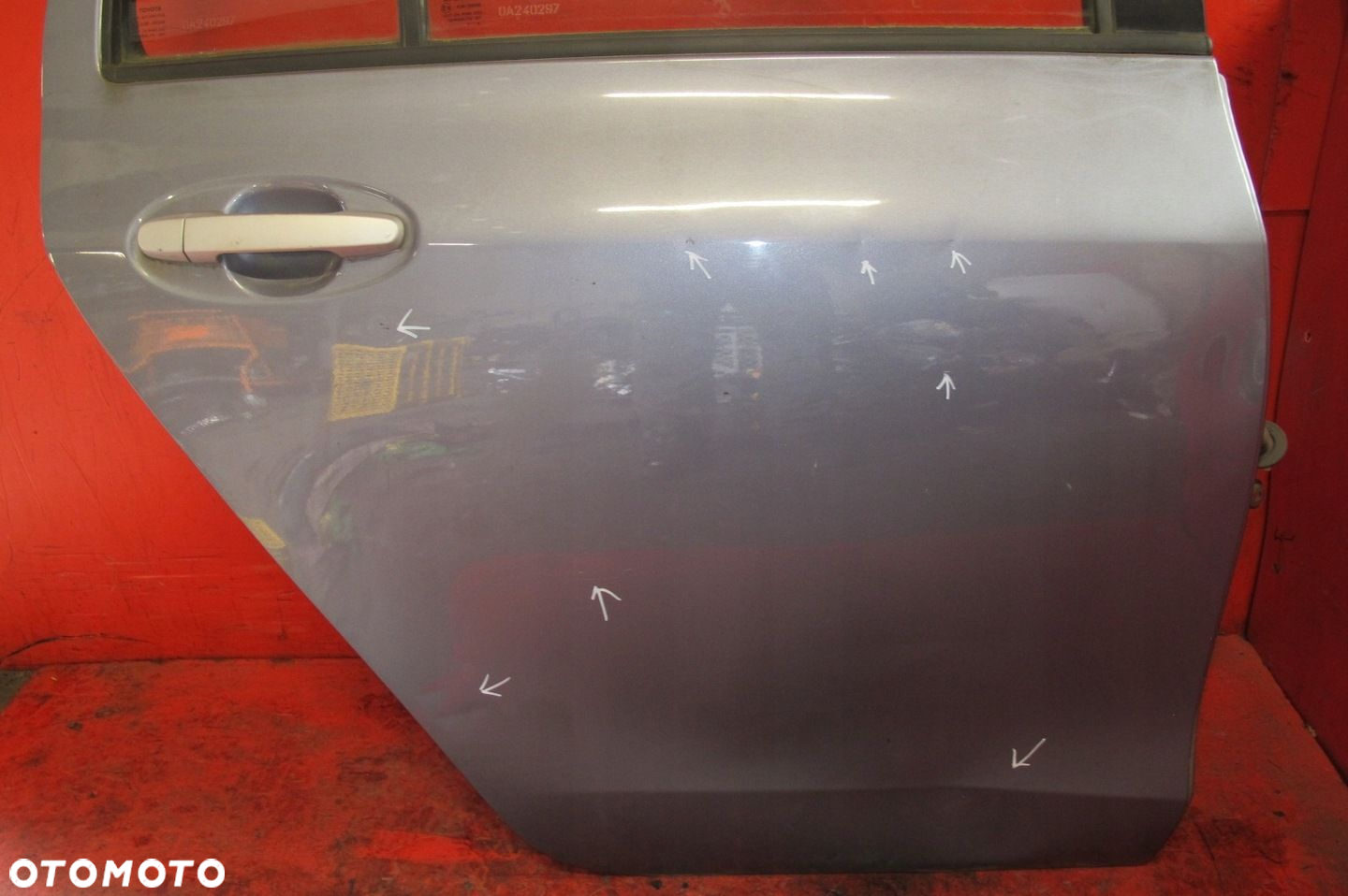 TOYOTA YARIS 2 II DRZWI TYŁ PRAWE 8T4 5D - 4