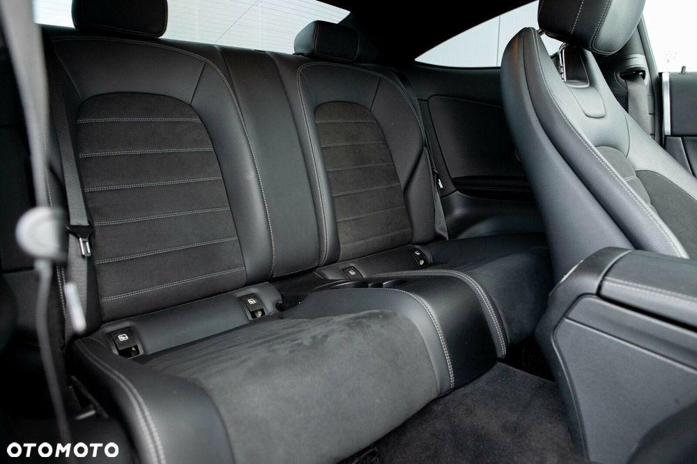 Mercedes-Benz Klasa C 200 4MATIC 9G-TRONIC - 28