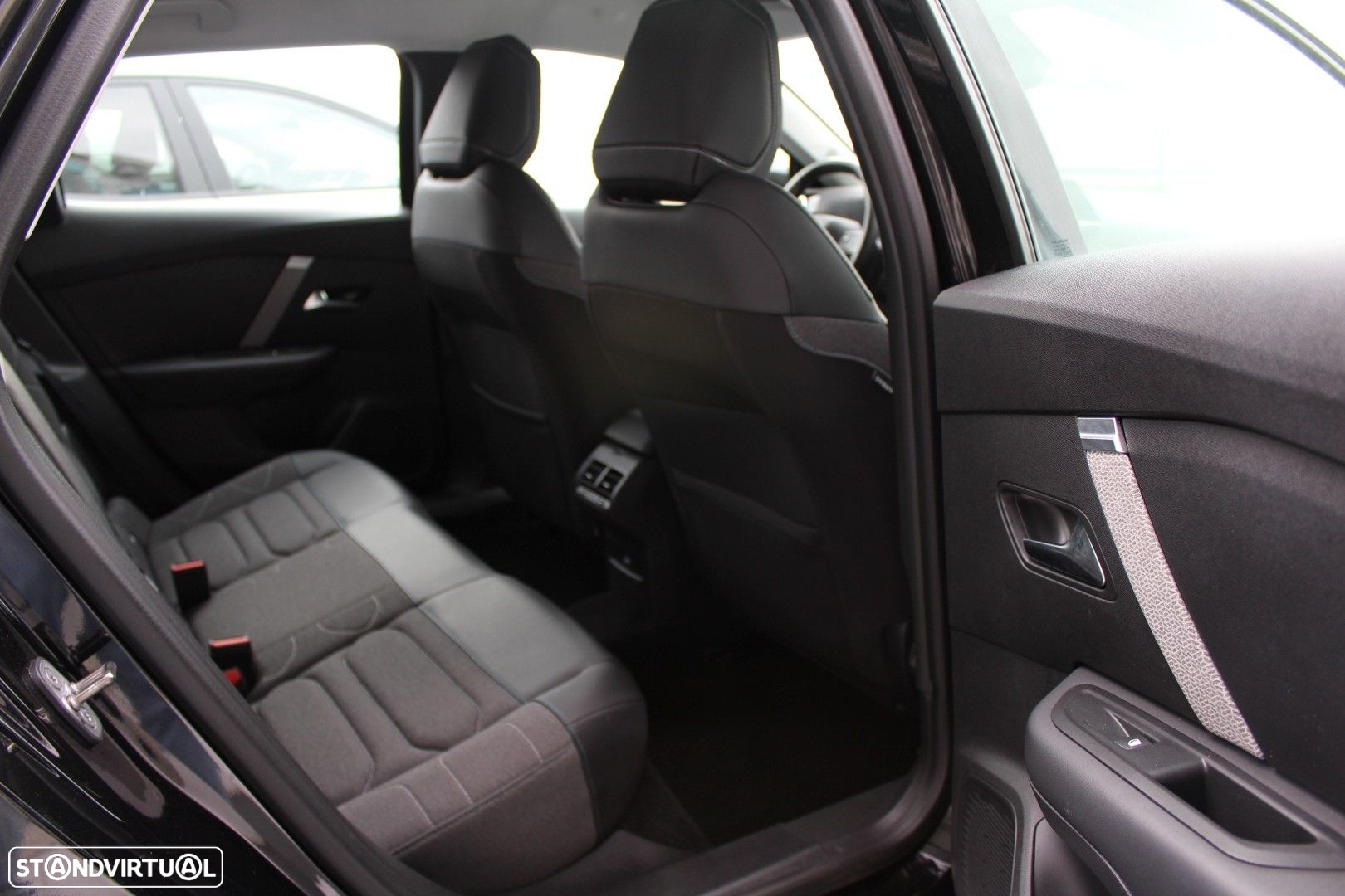 Citroën C4 X 1.2 PureTech Plus EAT8 - 24