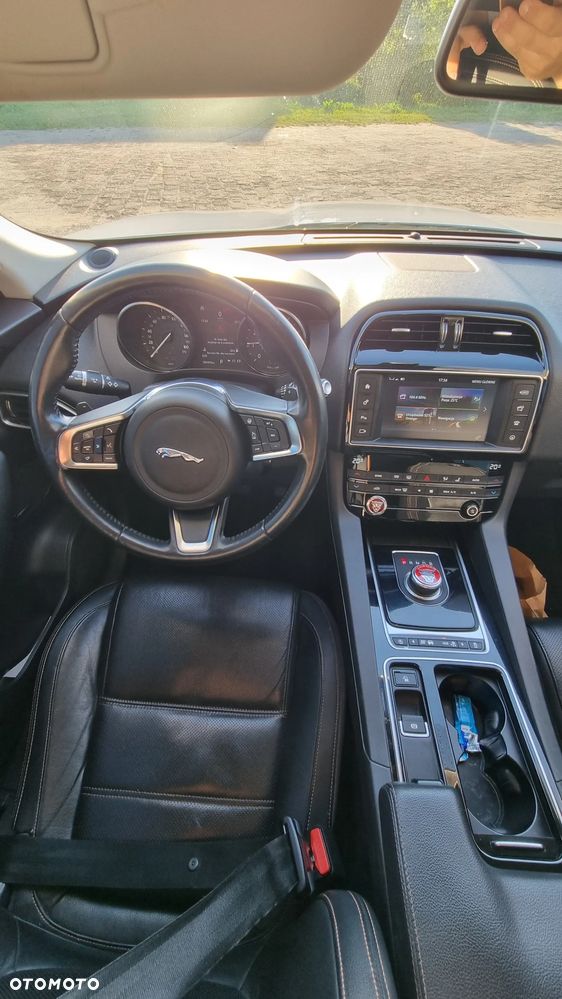 Jaguar F-Pace 2.0 i4D AWD R-Sport - 10