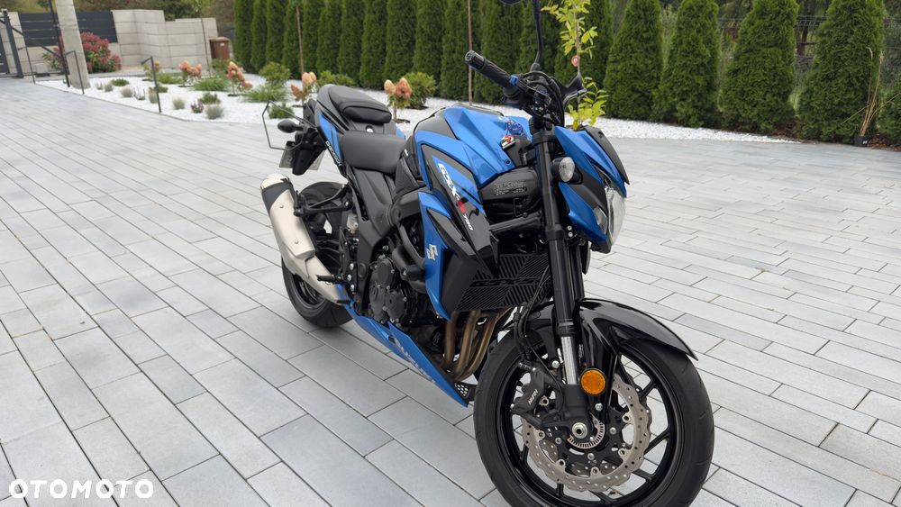 Suzuki GSX - 2