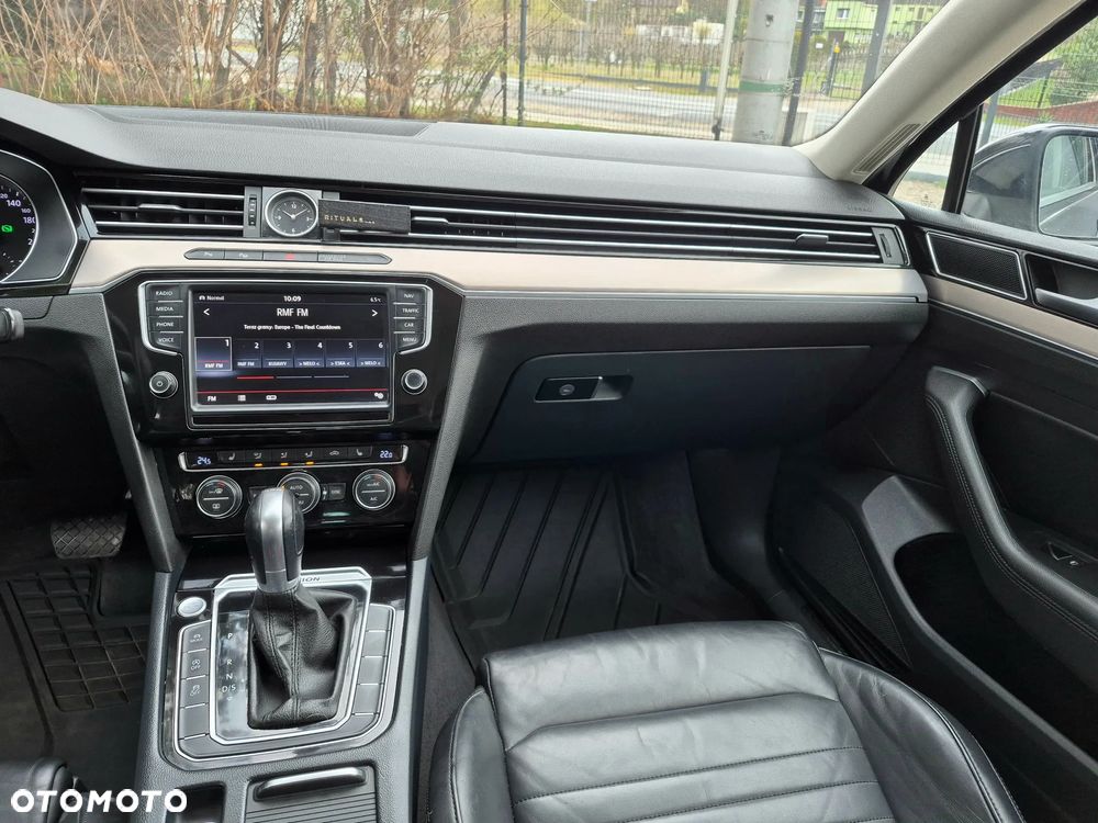 Volkswagen Passat 2.0 TDI SCR (BlueMotion Tech) 4Motion D Highline - 24