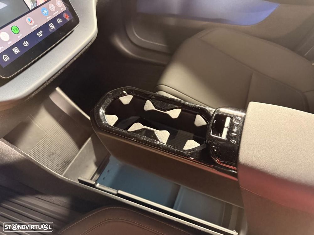 Volvo EX30 Single Motor Extended Range RWD Ultra - 34