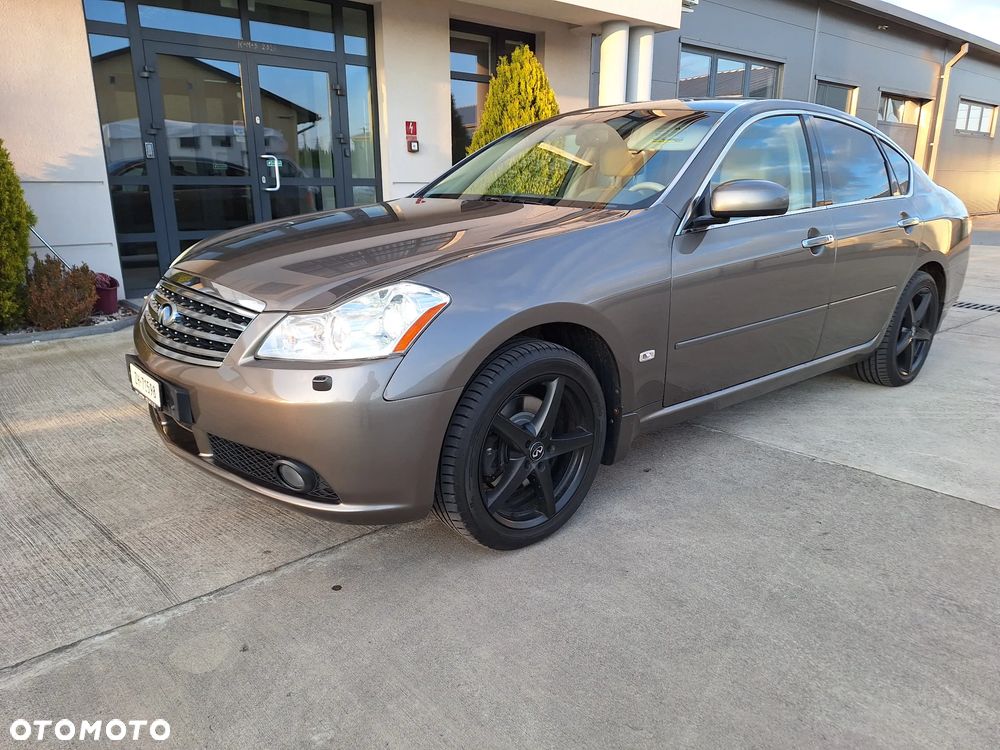 Infiniti M - 8