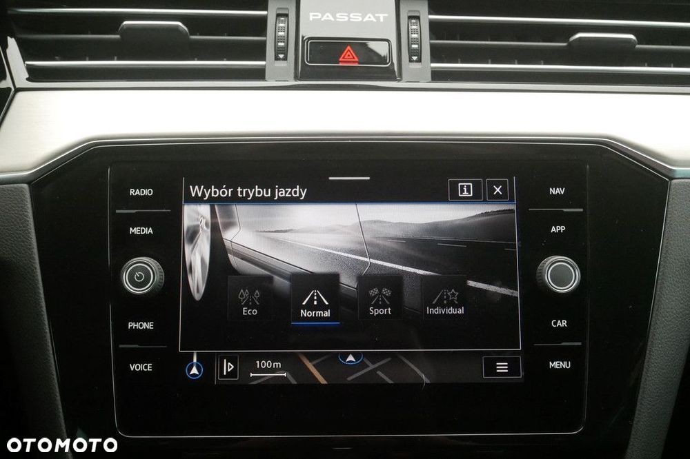 Volkswagen Passat Variant 2.0 TSI Elegance DSG - 24