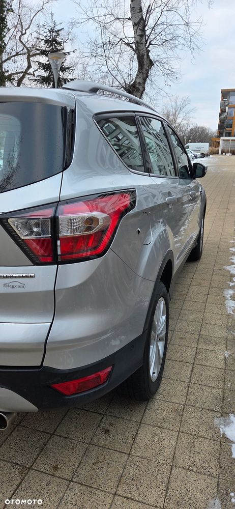 Ford Kuga 1.5 EcoBoost 2x4 Titanium - 4