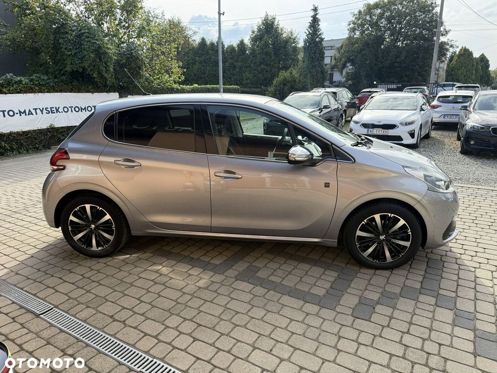 Peugeot 208 - 5