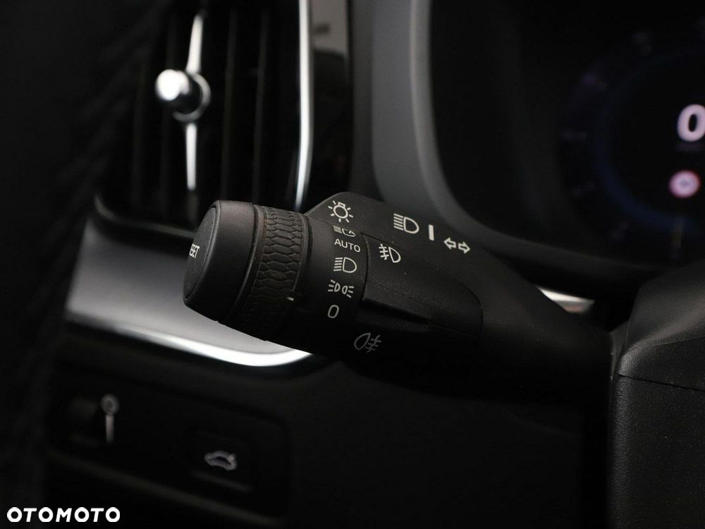 Volvo XC 60 B4 D Geartronic Momentum Pro - 33