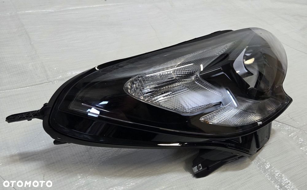 LAMPA PRAWA PRZÓD OPEL CORSA E EUROPA NOWA ORGINAŁ 39108223 - 3