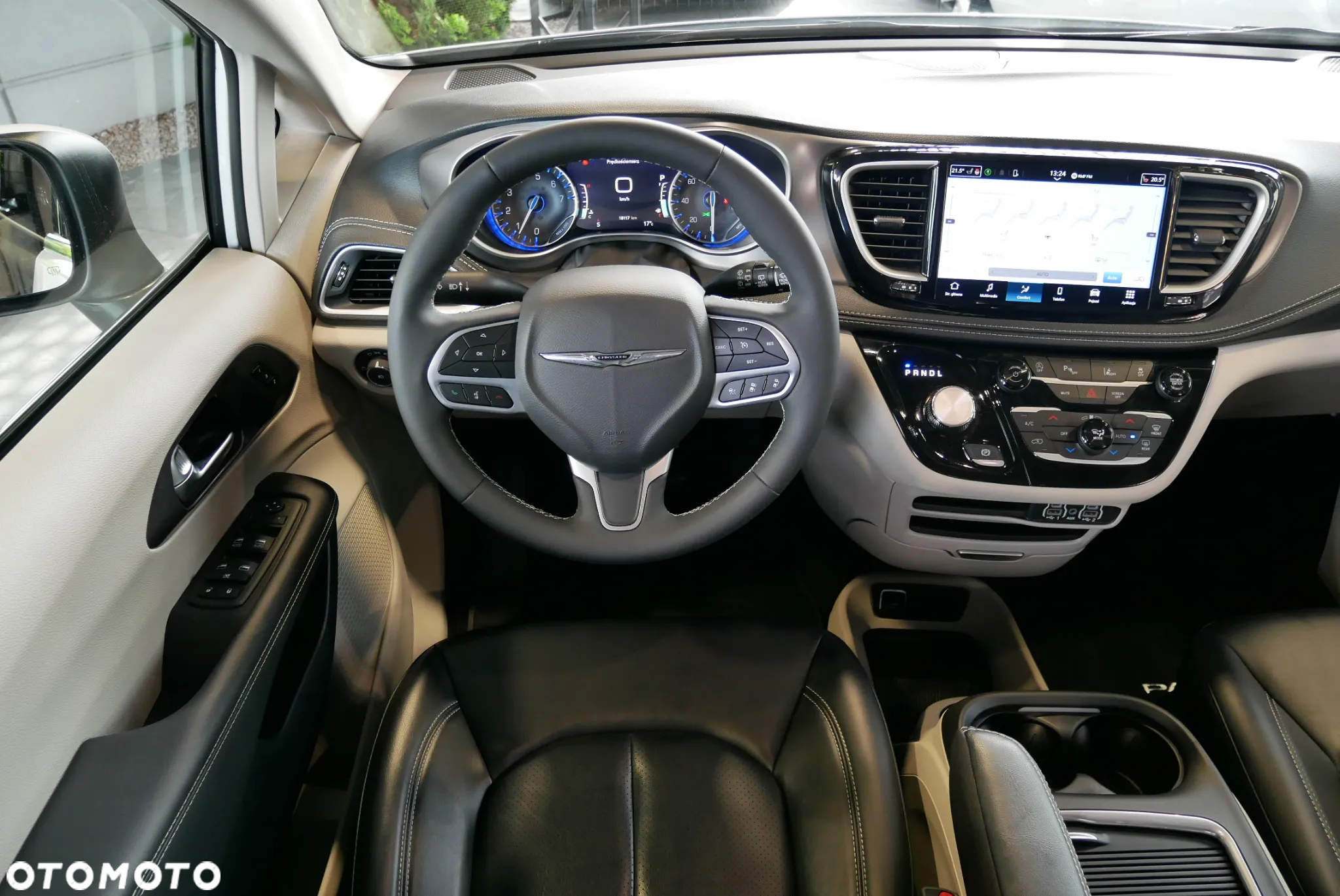 Chrysler Pacifica - 12