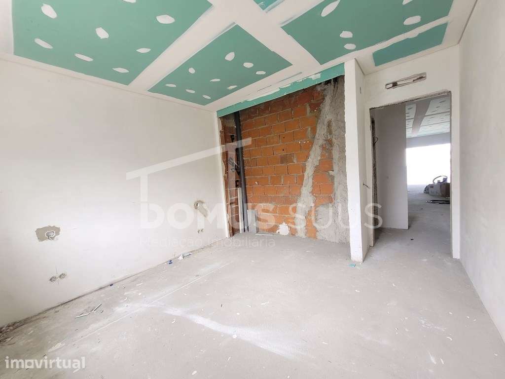 Moradia tipologia T3, inserida em condomínio fechado com piscina. Ú... - Grande imagem: 5/33