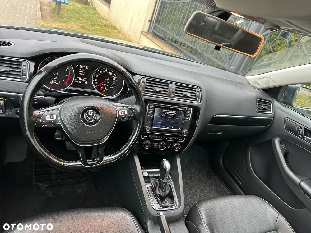 Volkswagen Jetta - 5