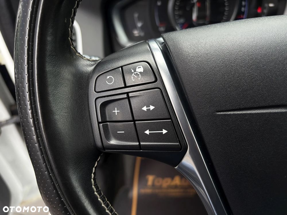Volvo XC 60 D4 Geartronic RDesign - 23