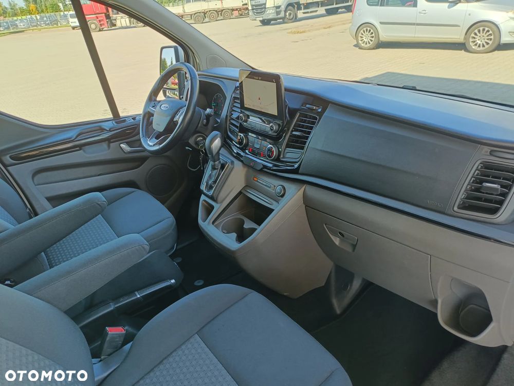 Ford Tourneo Custom - 13