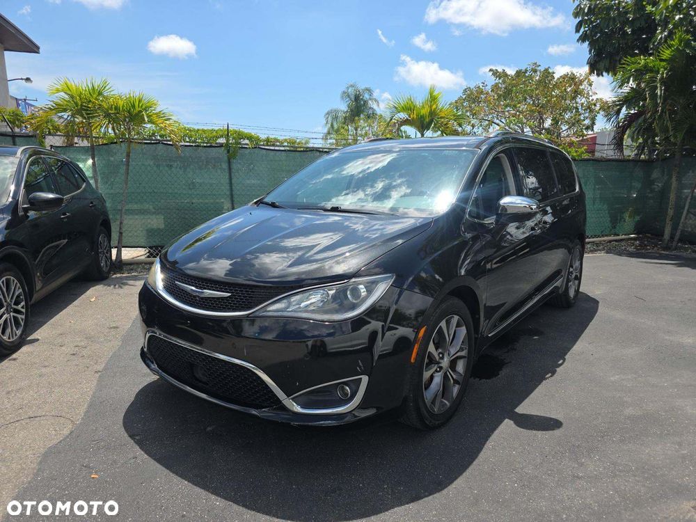 Chrysler Pacifica - 2