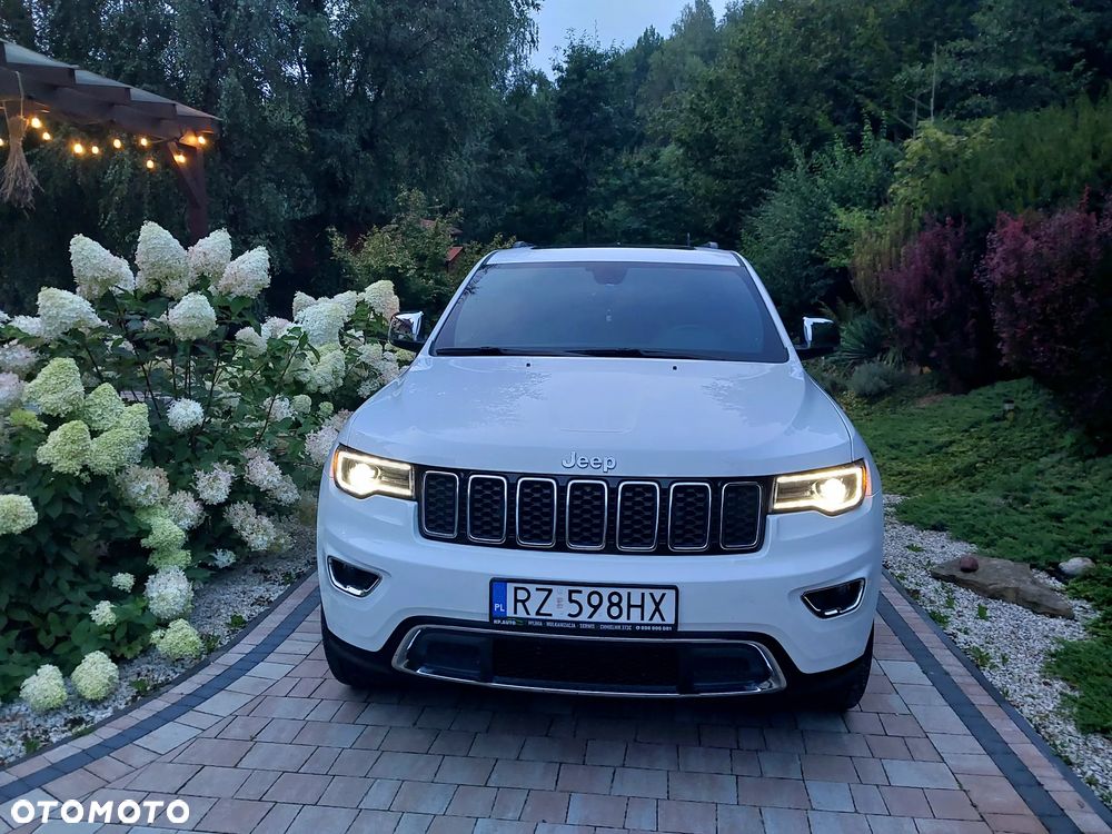 Jeep Grand Cherokee - 12