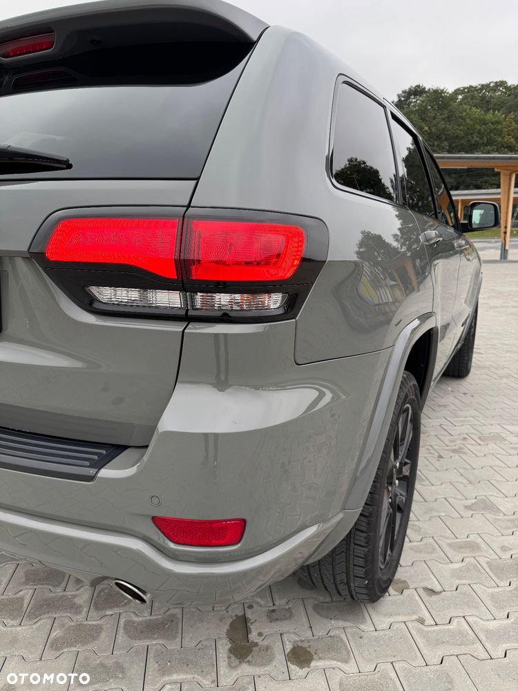 Jeep Grand Cherokee - 12