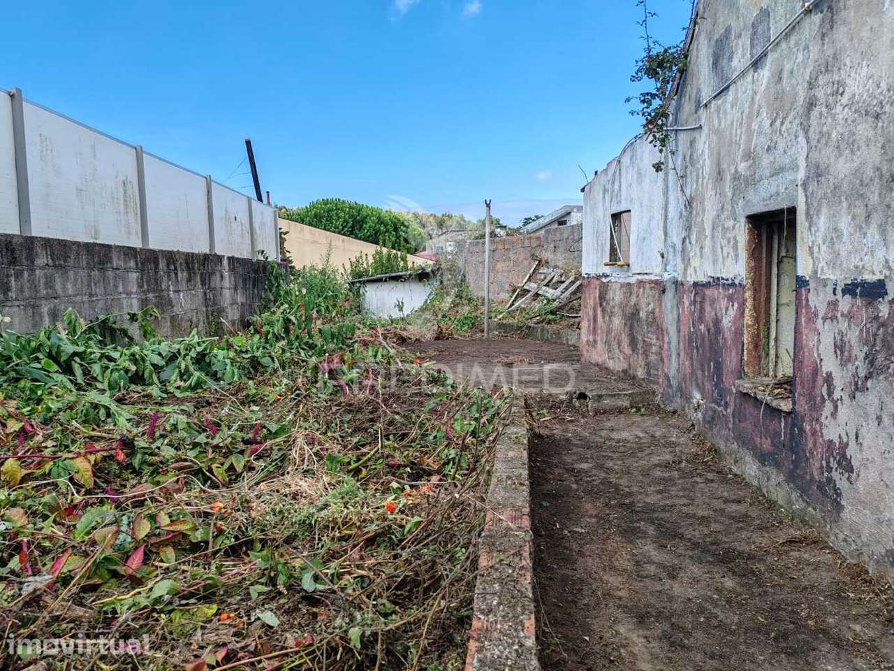 Moradia para Restauro em Vilar do Paraíso – Oportunidade Única! - Grande imagem: 3/9