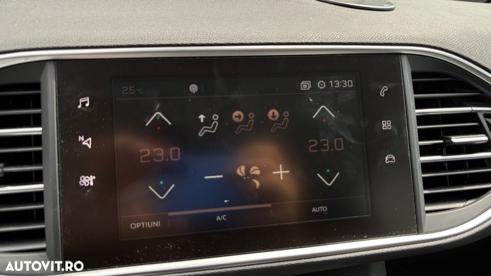 Peugeot 308 1.2 L PureTech Turbo S&S Allure - 19