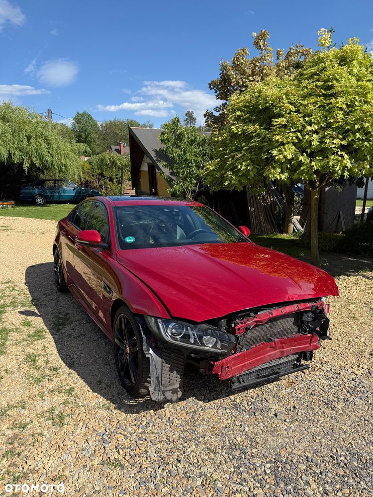 Jaguar XE 2.0 D R-Sport - 10